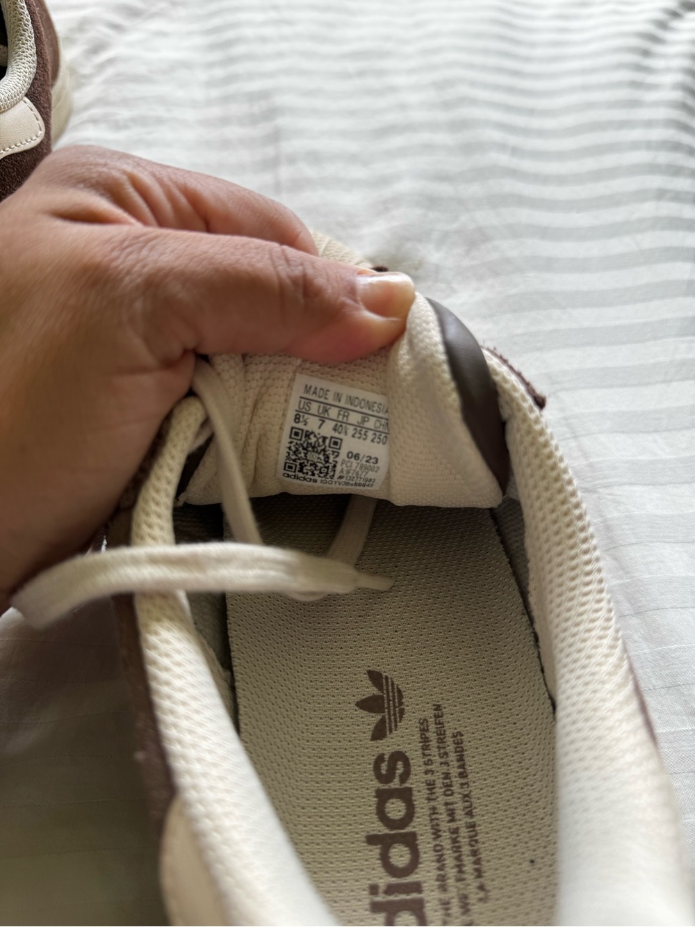Adidas Superstars Size 8.5 Womens in Discontinued Colorway - Picture 5 of 5